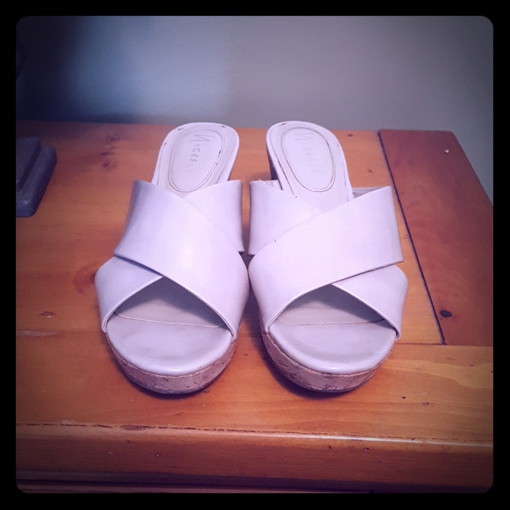 Tan/beige patent leather wedge sandal 9M